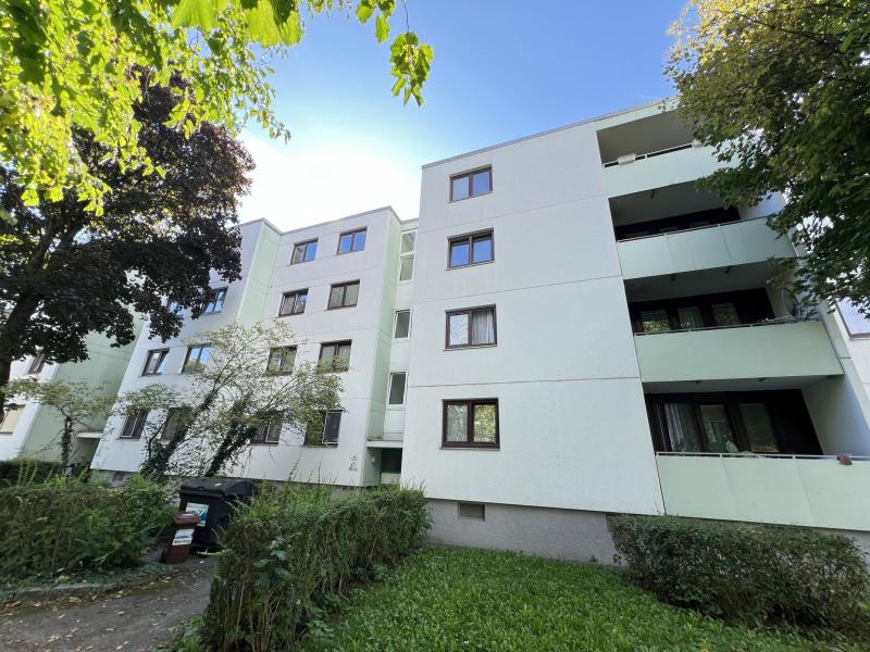 Küche möbliert - Großzügige 3-Raum-Wohnung mit Balkon - Resthofstrasse 62/11
